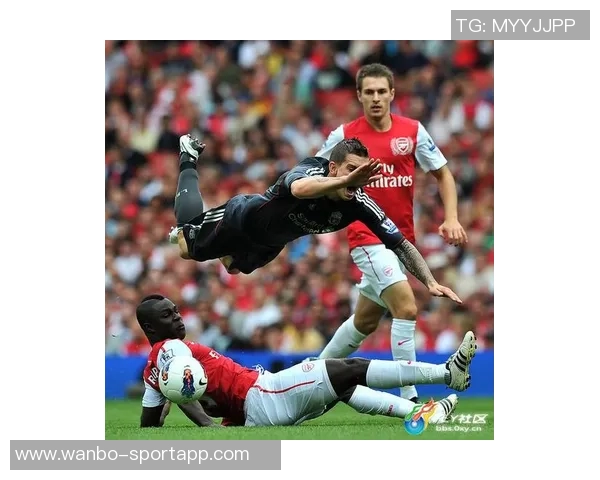 枪手攻势如潮苏维门迪射门中柱埃泽凌空机会被扑救