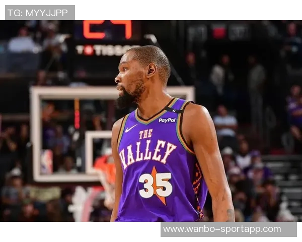 杜兰特本赛季出手次数创生涯新低球场表现引发关注与讨论 杜兰特本赛季出手次数创生涯新低球场表现引发关注与讨论